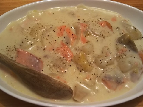 焼き鮭が余ったら!「クリームシチュー」がオススメ♪